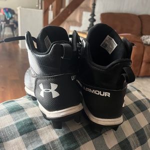 Boys under armor football cleats size 3